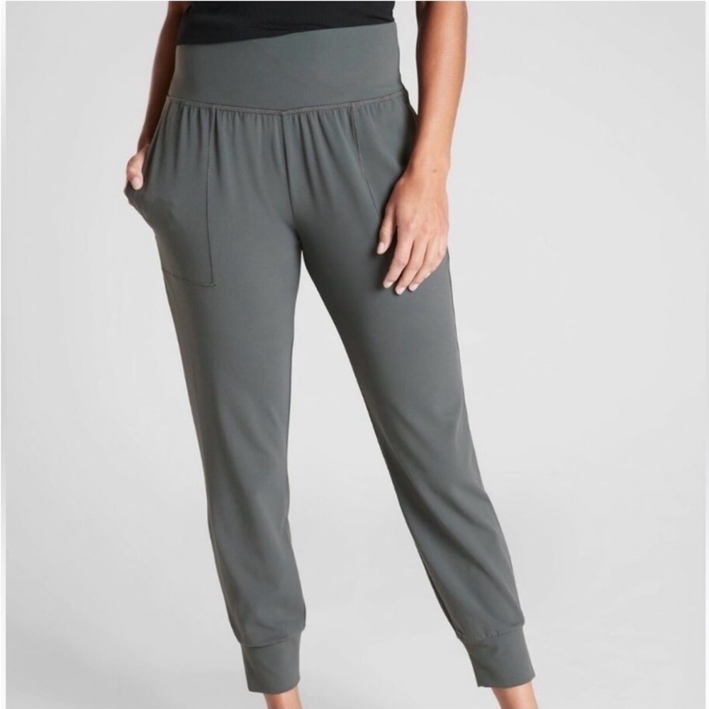 Athleta salutation joggers by powervita, grey, size 2X